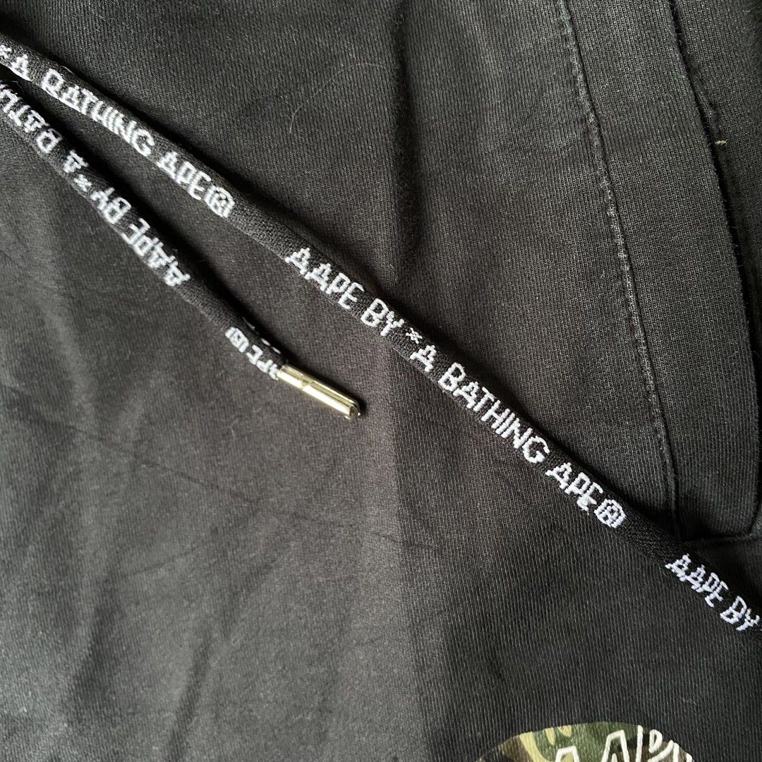 AAPE BY A BATHING APE LA Dodgers Sweatpants (Category: Joggers) located in Tarlac. Submitted by pop_up_0 (Listing ID 1454839376, Image 3). Description: - Authentic AAPE x LA Dodgers collaboration - Waist 31-33 - Length 39 - Classic black sweatpants - Comfortable and relaxed fit - Features drawstring waist with branded laces - Includes two side pockets and one back pocket - Ideal for everyday casual wear.