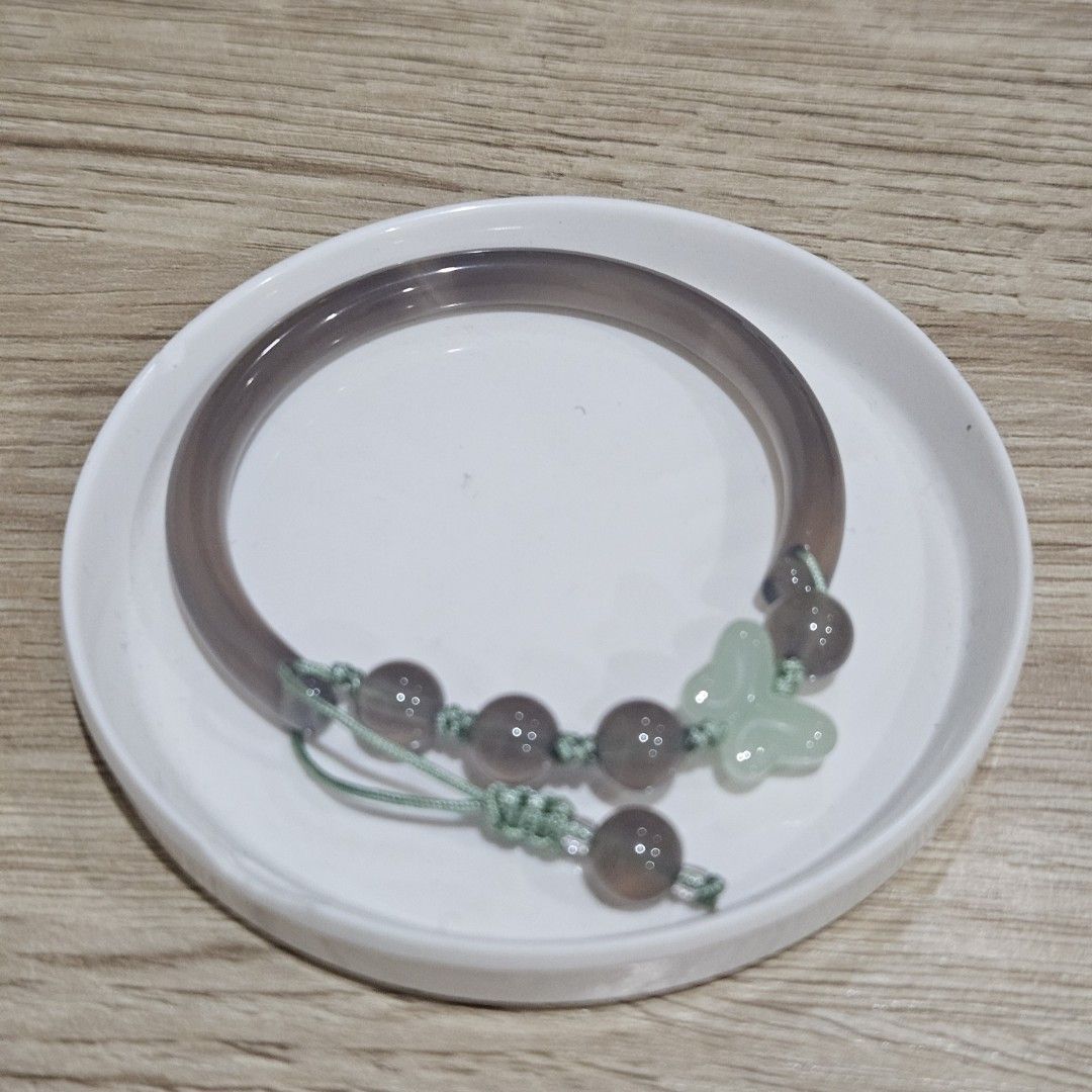 Agate Stone Adjustable Bangle (Category: Bracelets) located in Cainta. Submitted by Kahi0410 (Listing ID 1454821064, Image 2). Description: Natural Stone Bangle Adjustable by String Unique and stylish Safe for acidic, sensitive skin.
