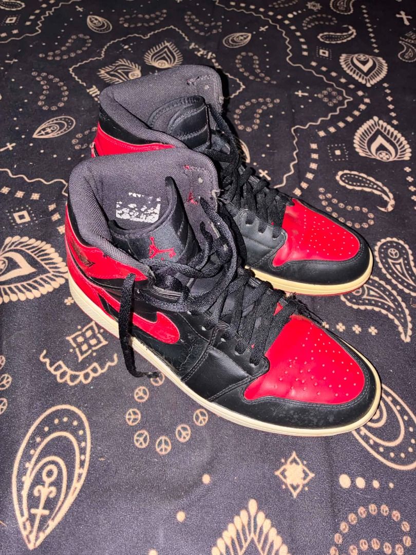 Air Jordan 1 High OG Chicago (Category: Sneakers) located in Tanauan. Submitted by the.thriftplug (Listing ID 1454924343, Image 1). Description: - Classic Air Jordan 1 High OG Chicago sneakers - Iconic black and red colorway - Pre-owned with visible signs of wear on midsole and toe box - Plenty of life remaining for wear or display - A must-have for any sneaker enthusiast's collection.
