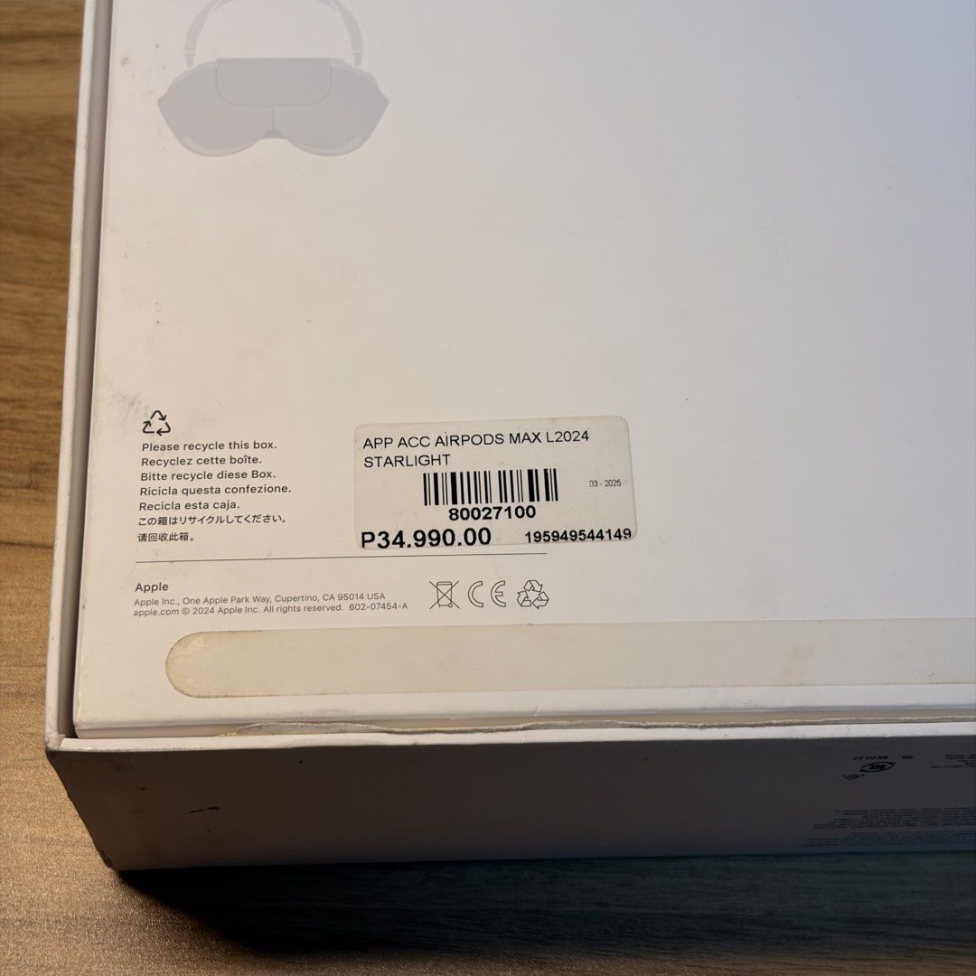 Airpods Max 2 Starlight (Type C ) (Category: Headphones & Headsets) located in Manila. Submitted by jelob24 (Listing ID 1454922651, Image 2). Description: Airpods Max 2 Starlight Type C Original from Power Mac with Price pa sa box honest issue: cosmetic issue lang medyo madumi ( starlight kasi ) pero it’s cleanable naman and a few hairline scratches ( barely noticeable ) i can see you pics pero doesn’t affect the functionality 10/10 noise cancell