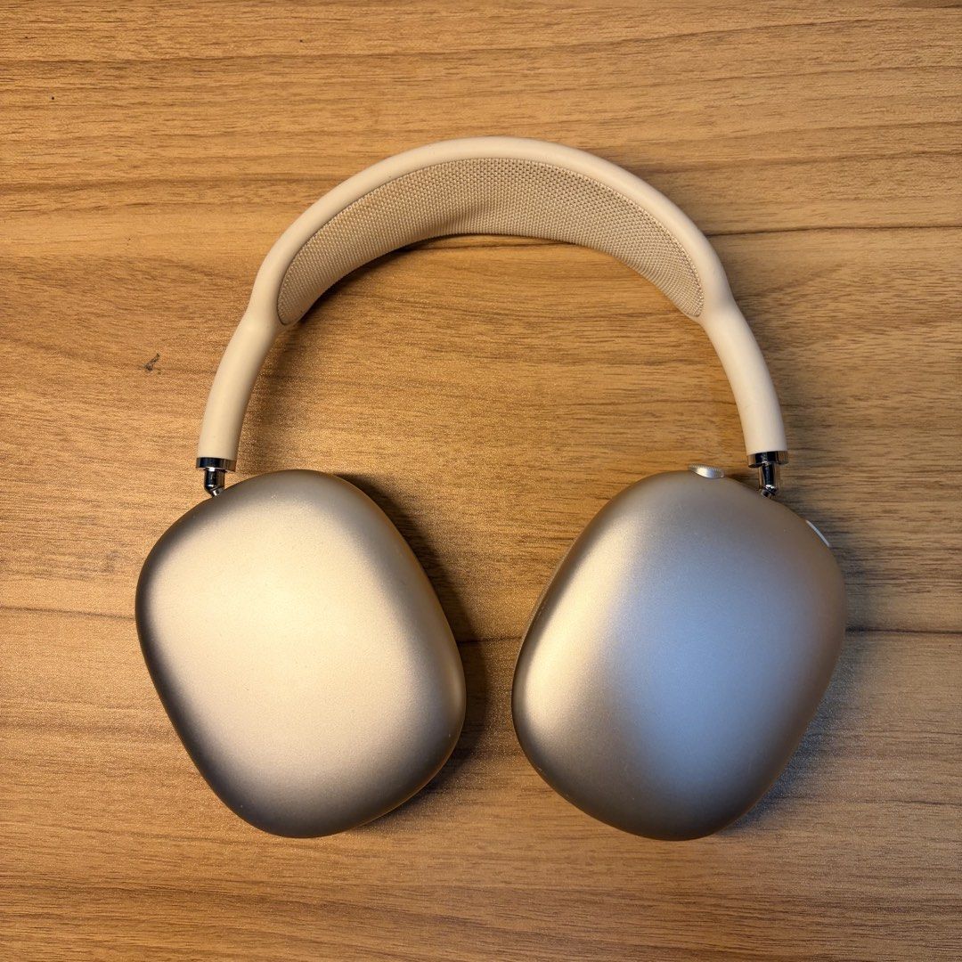 Airpods Max 2 Starlight (Type C ) (Category: Headphones & Headsets) located in Manila. Submitted by jelob24 (Listing ID 1454922651, Image 3). Description: Airpods Max 2 Starlight Type C Original from Power Mac with Price pa sa box honest issue: cosmetic issue lang medyo madumi ( starlight kasi ) pero it’s cleanable naman and a few hairline scratches ( barely noticeable ) i can see you pics pero doesn’t affect the functionality 10/10 noise cancell