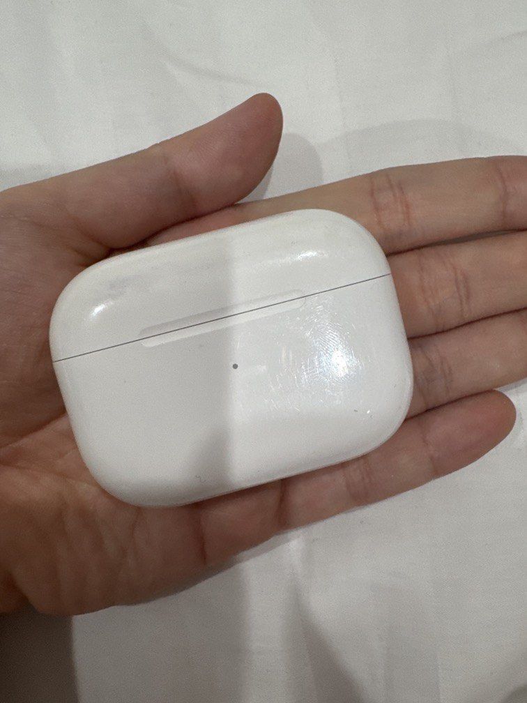 Airpods Pro 2nd Gen (Category: Earphones) located in Quezon City. Submitted by closetcollectivemnl (Listing ID 1454855987, Image 1). Description: I used it once lng po for a trip abroad and then stored, I was going to use it again for my next trip but Apple said battery issues and have to replace. Its 2500 to replace in GH but I opted to just buy new ones, so if anyone wants to get and repair..