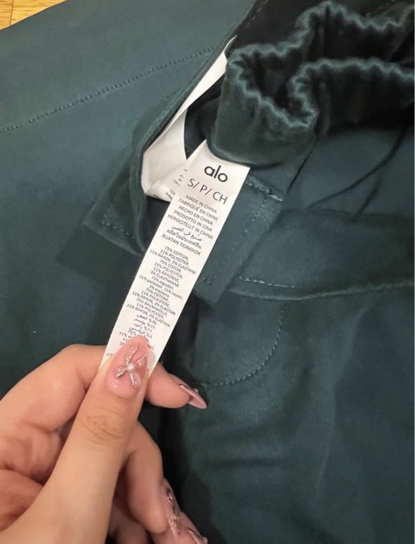 Alo Green Round Trip Trouser (Category: Other Bottoms) located in Cainta. Submitted by chainm (Listing ID 1454808281, Image 3). Description: Fits small to medium LP LISTED! No lowballers❌.