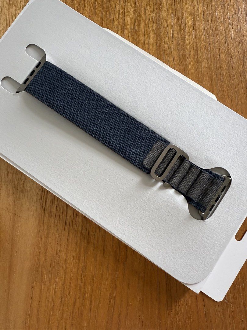 Apple Alpine loop (Category: Wearables & Smart Watches) located in Puchong. Submitted by Zaraman (Listing ID 1454824318, Image 2). Description: - Alpine Loop band - L size - Blue woven textile design - Titanium G-hook - Secure and comfortable fit Original price Rm449 Now sell for Rm240.