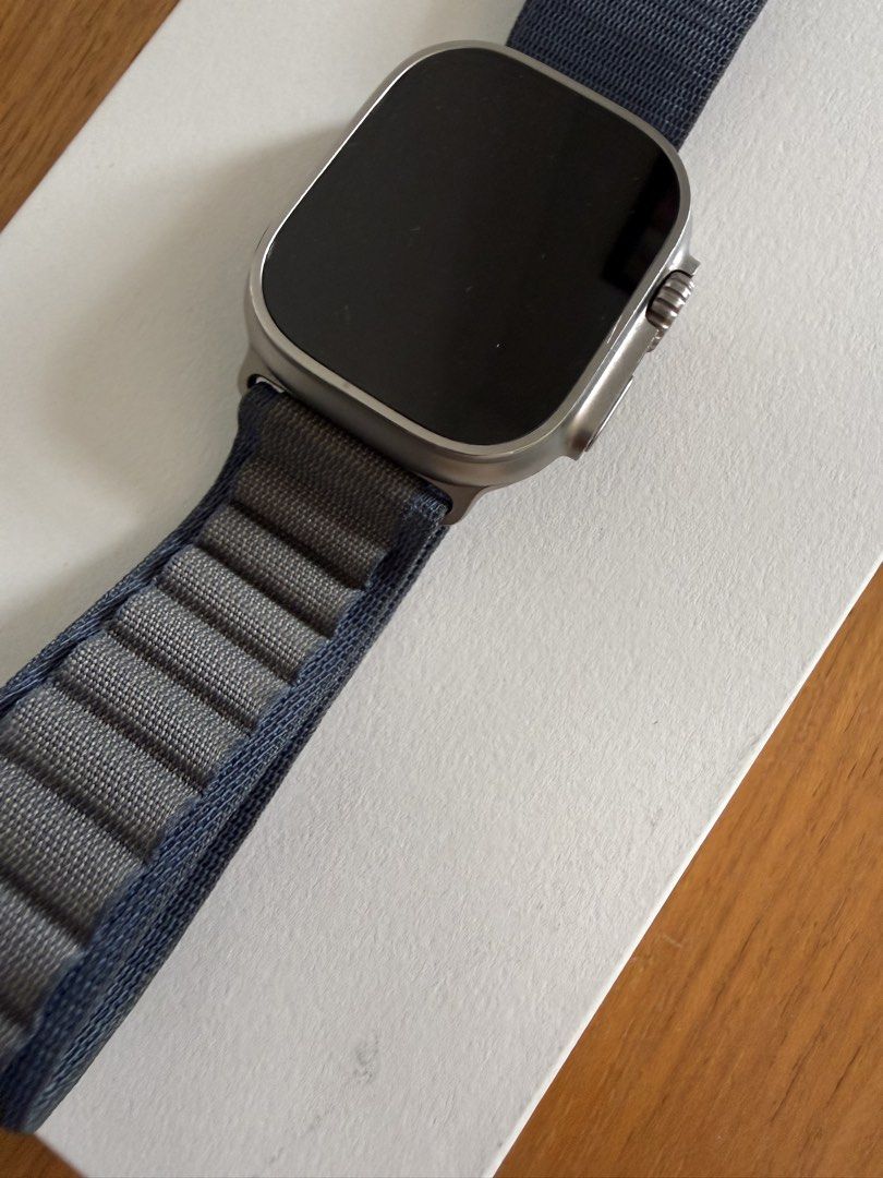 Apple Alpine loop (Category: Wearables & Smart Watches) located in Puchong. Submitted by Zaraman (Listing ID 1454824318, Image 3). Description: - Alpine Loop band - L size - Blue woven textile design - Titanium G-hook - Secure and comfortable fit Original price Rm449 Now sell for Rm240.