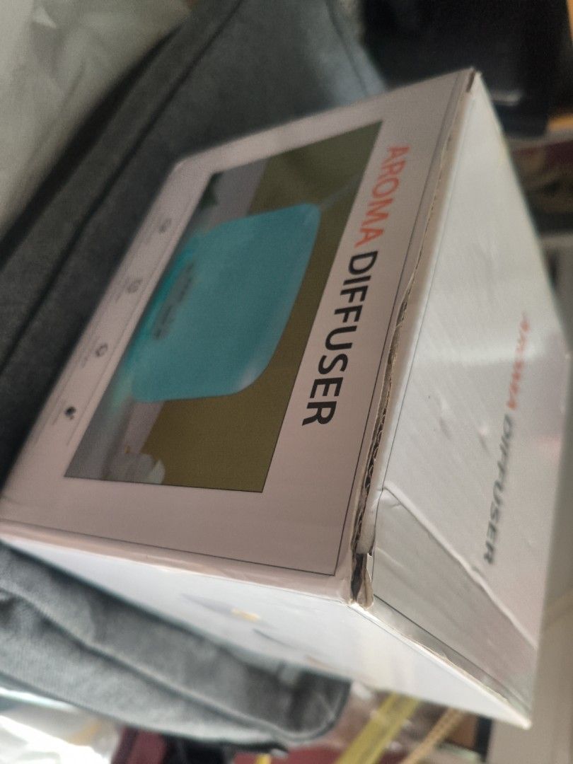 Aroma Diffuser (Category: Air Purifiers & Dehumidifiers) located in Singapore. Submitted by kuro_town (Listing ID 1454779564, Image 1). Description: .
