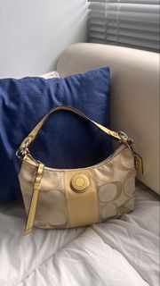 (Category: ) located in . Submitted by luvebags (Listing ID 1454834310, Image 1). Description: .
