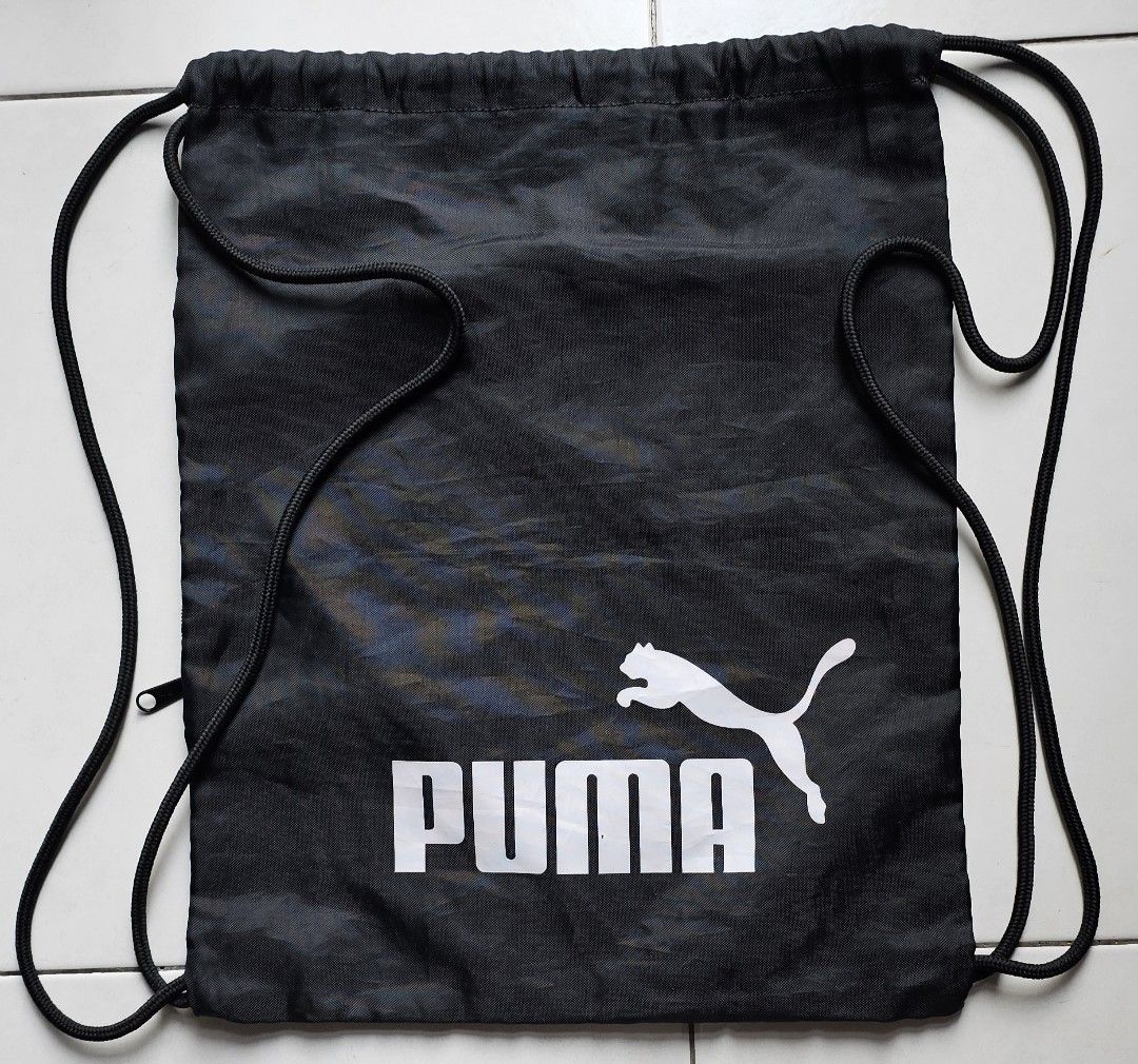 Backpack (Category: Backpacks) located in Singapore. Submitted by mike.12205 (Listing ID 1454763431, Image 3). Description: Assorted coloe Good for gym and sport.