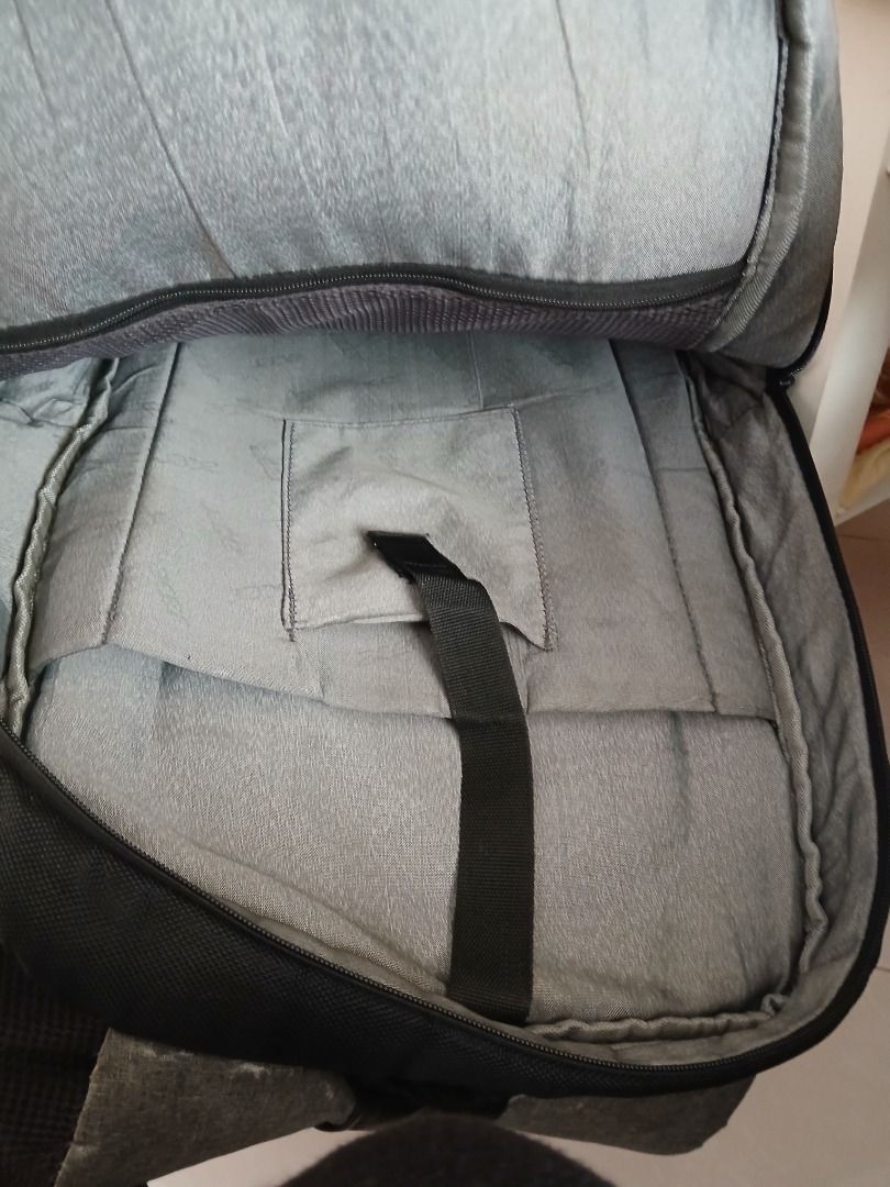 Backpack (Category: Backpacks) located in Singapore. Submitted by silverdeer.9707b2 (Listing ID 1454837163, Image 3). Description: Used laptop backpack , good condition, use for laptop or travel. .