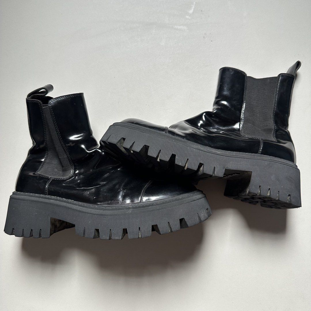 Balenciaga (Category: Boots) located in Cagayan de Oro. Submitted by _dnever (Listing ID 1454886981, Image 3). Description: .