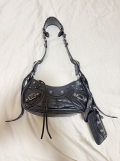 (Category: ) located in . Submitted by happilyShopping (Listing ID 1454911651, Image 1). Description: .