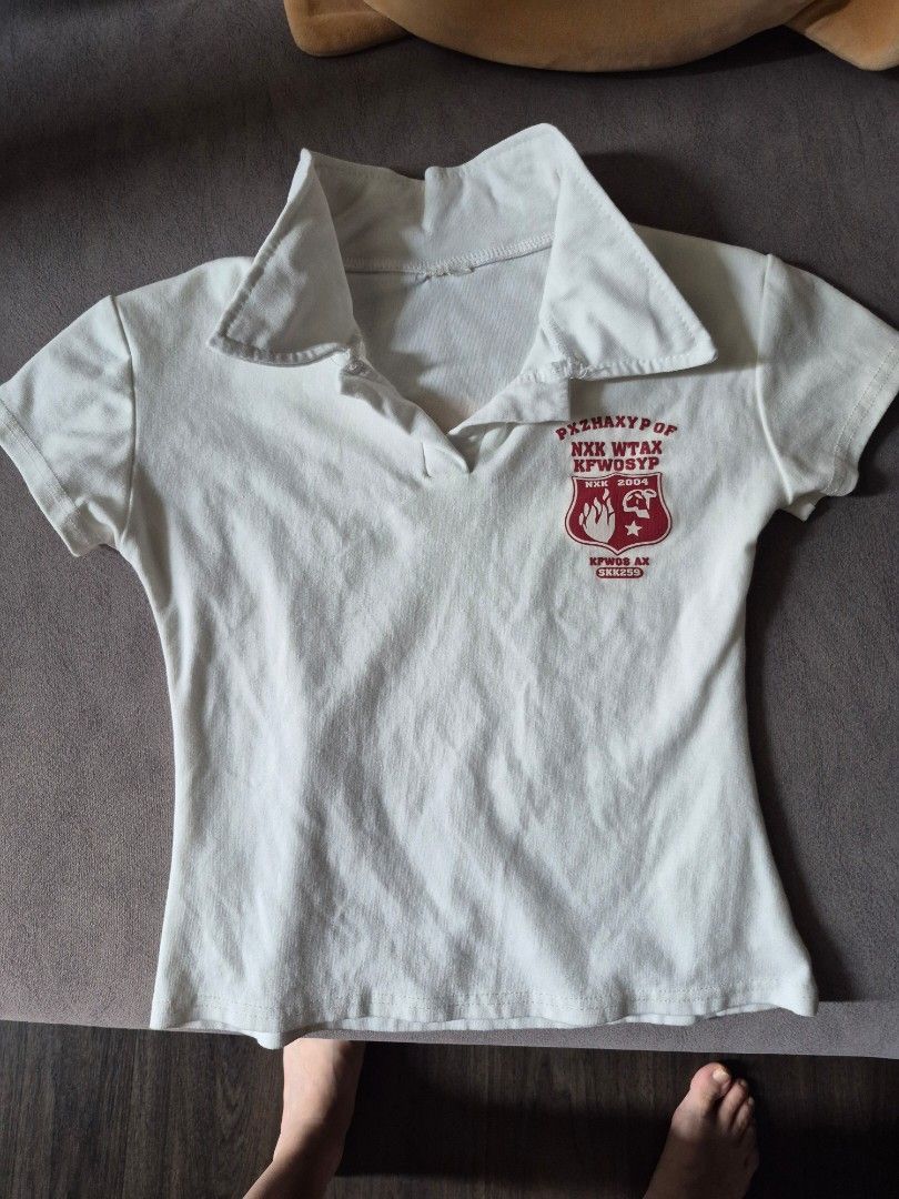 Basic Crop Top (Category: Shirts) located in Singapore. Submitted by good.soup (Listing ID 1454842562, Image 1). Description: PTP: 36cm Length: 41cm.