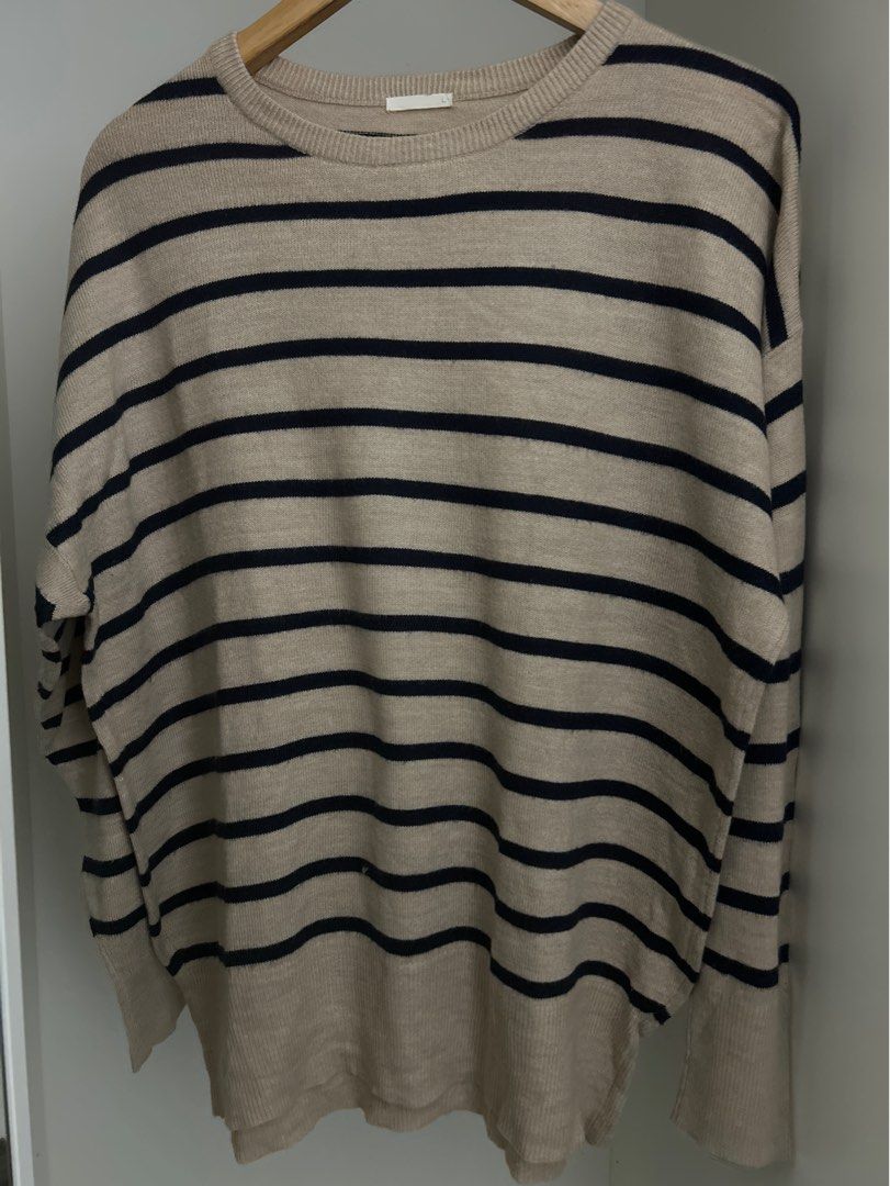Basic Stripes (Category: Longsleeves) located in Kuala Lumpur. Submitted by prelovedbynureenn (Listing ID 1454673933, Image 2). Description: .