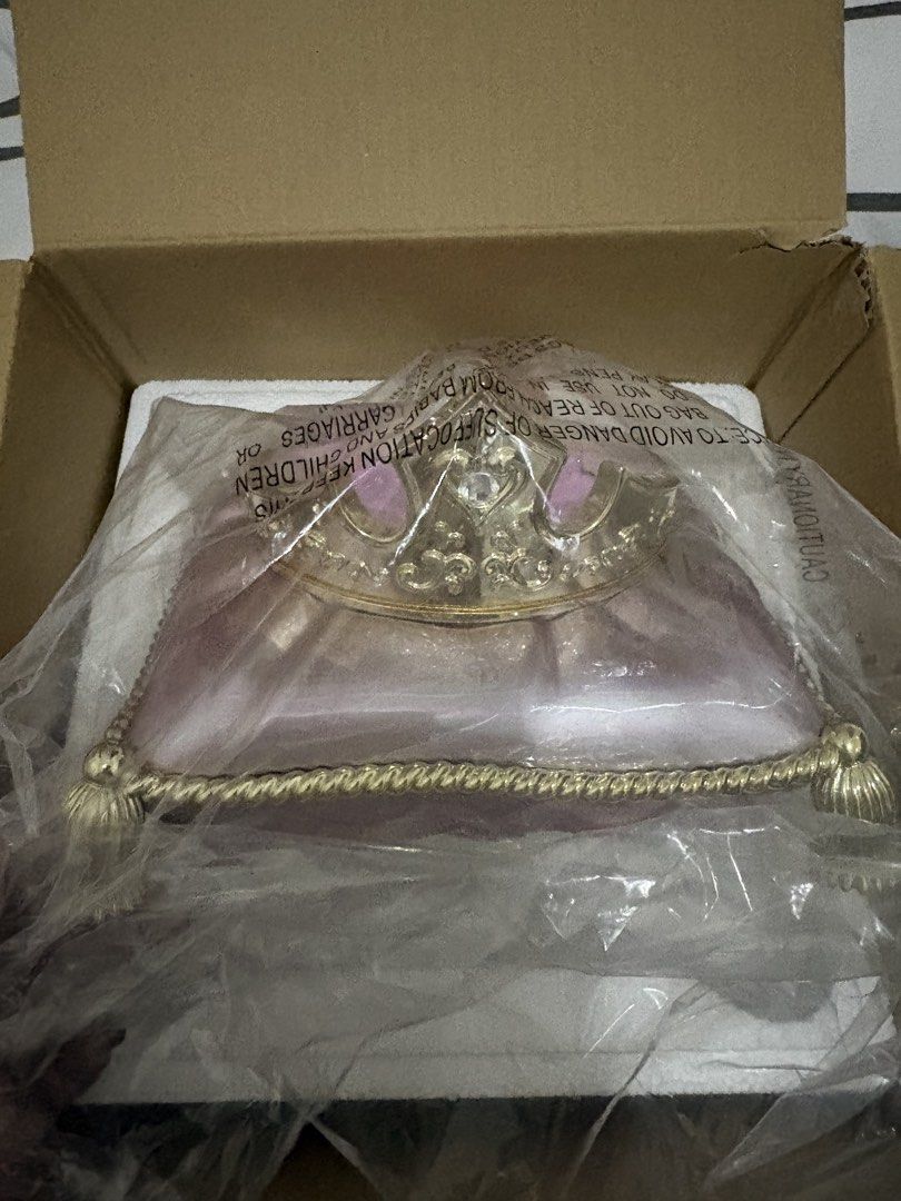 Bath & body Candle holder (Category: Bath) located in Quezon City. Submitted by urpsyche (Listing ID 1454896307, Image 2). Description: Brand new, never been used. Newly opened from the box.