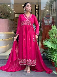 (Category: ) located in . Submitted by mithrafashionstyle_999 (Listing ID 1454900415, Image 1). Description: .