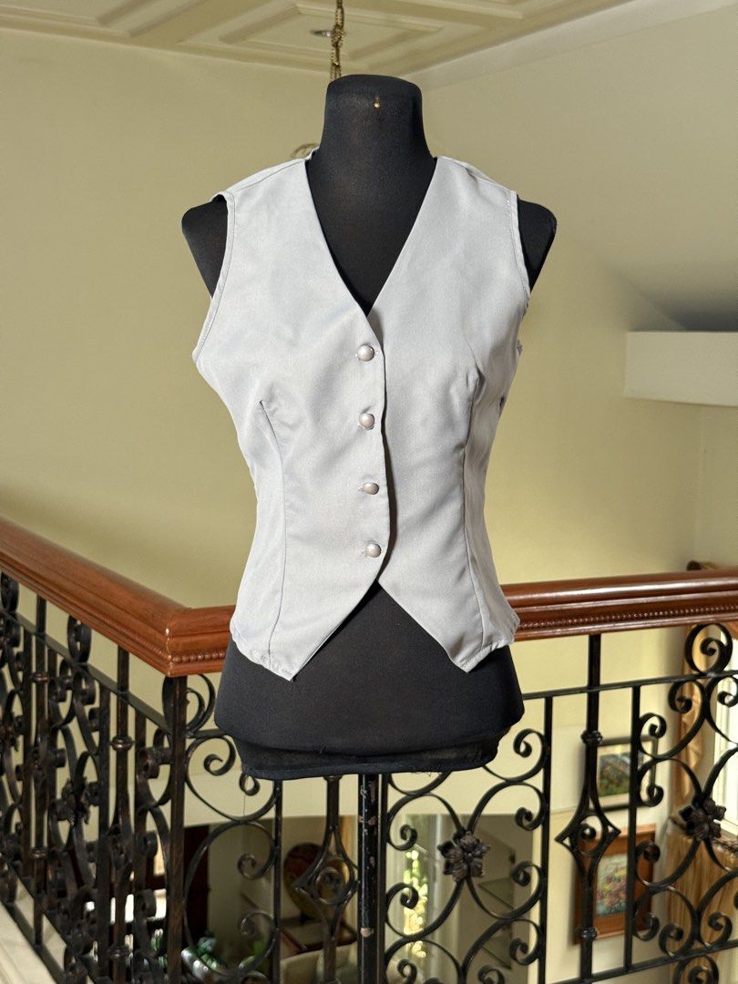 Beige Vest (Category: Sleeveless) located in Makati City. Submitted by VersatileBabe (Listing ID 1454940357, Image 3). Description: .
