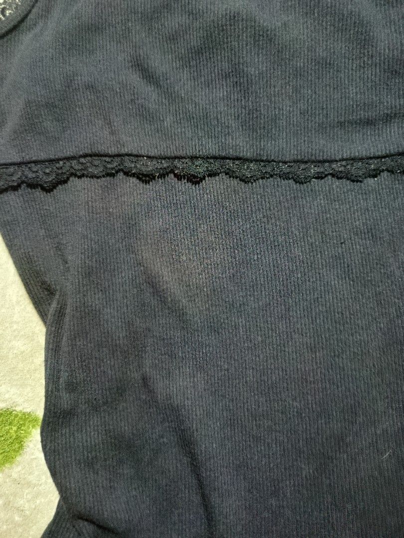Black Cami Top, Alt, Emo, Goth, Y2k, Punk, Grunge (Category: Sleeveless) located in Bulacan. Submitted by lvyoonslf (Listing ID 1454938865, Image 2). Description: ୨ৎ Size : S - M — Mine : 99 — Lock : 149 ( Has issues, swipe to see. ) Belt and necklace not included. DM for details!.