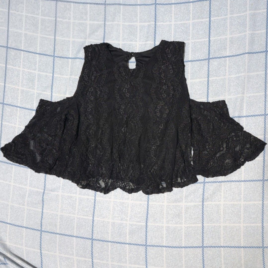 Black Lace Cold Shoulder Bell Sleeve Top (Category: Blouses) located in Las Pinas. Submitted by monmonish (Listing ID 1454764598, Image 1). Description: Best fits S-M frames Bust 36" Length 16" *Actual color may vary due to lighting *Allow 1-2cm discrepancy due to manual measurement.