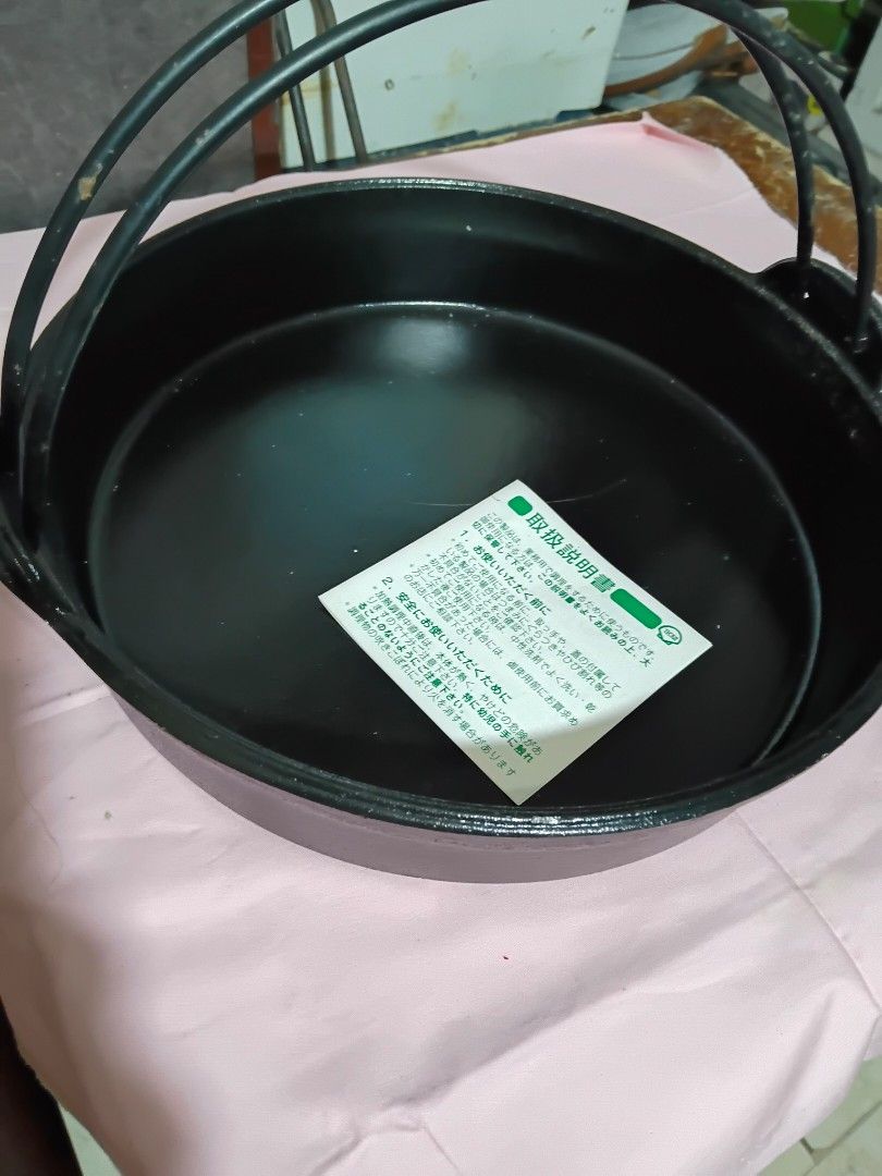Black Metal cookware(not cast iron) (Category: Cookware & Accessories) located in Paranaque City. Submitted by 4thestate.surplusan (Listing ID 1454891712, Image 1). Description: an unused black metal cooking pan w handle. see pix.