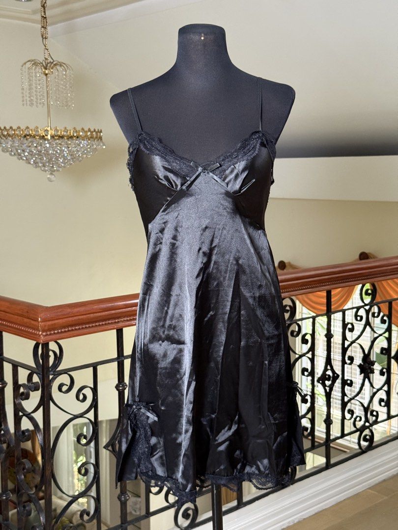 Black Night Gown (Category: Dresses) located in Makati City. Submitted by VersatileBabe (Listing ID 1454941039, Image 1). Description: .