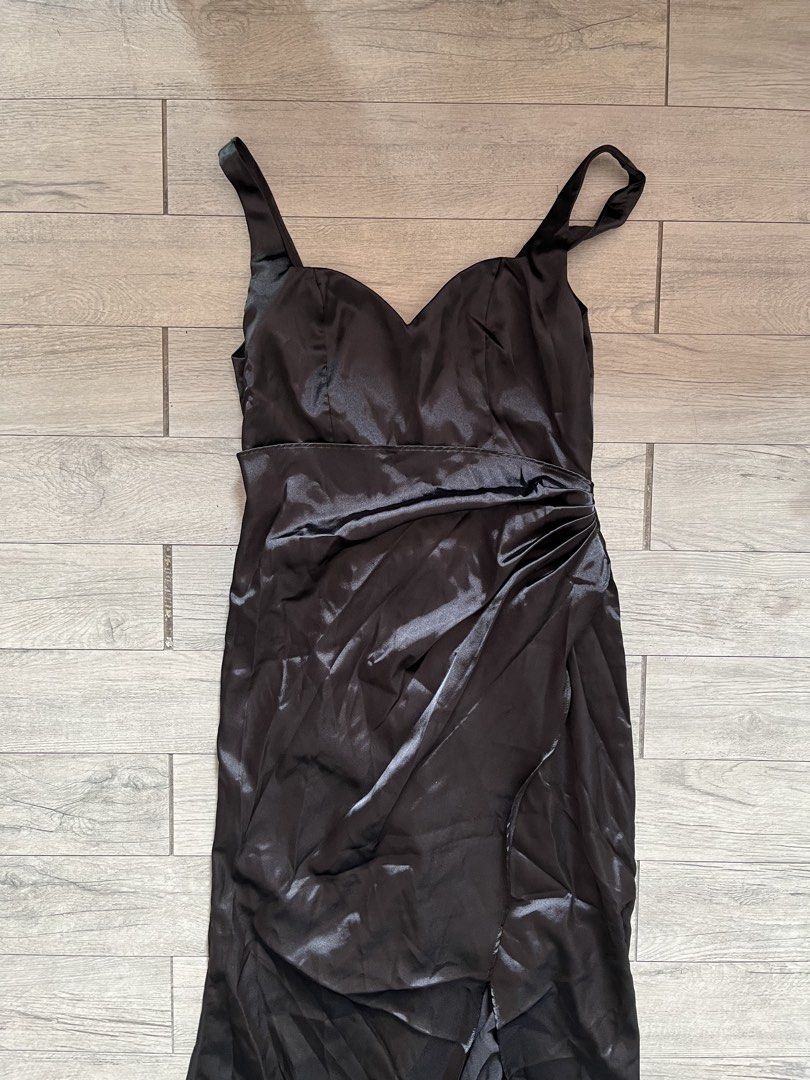 Black Satin Maxi Dress with High Slit (Category: Dresses) located in Paranaque City. Submitted by skl.pque (Listing ID 1454869086, Image 3). Description: - Black satin maxi dress - Sweetheart neckline with adjustable straps - Ruched detailing on the side - High slit for a dramatic flair - Zipper closure at the back - Ideal for formal events and parties - Fits true to size.