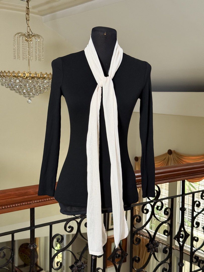 Black Top Longsleeves With White Shawl (Category: Longsleeves) located in Makati City. Submitted by VersatileBabe (Listing ID 1454942962, Image 3). Description: .