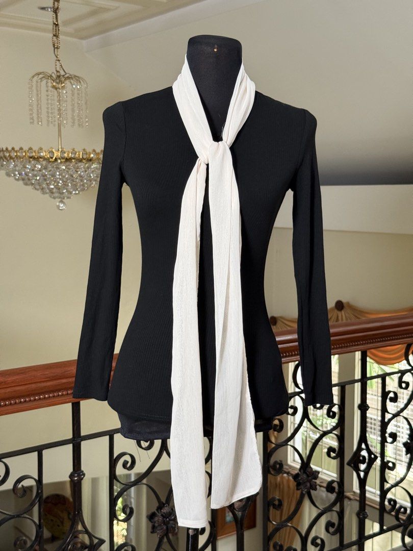 Black Top Longsleeves With White Shawl (Category: Longsleeves) located in Makati City. Submitted by VersatileBabe (Listing ID 1454942962, Image 1). Description: .