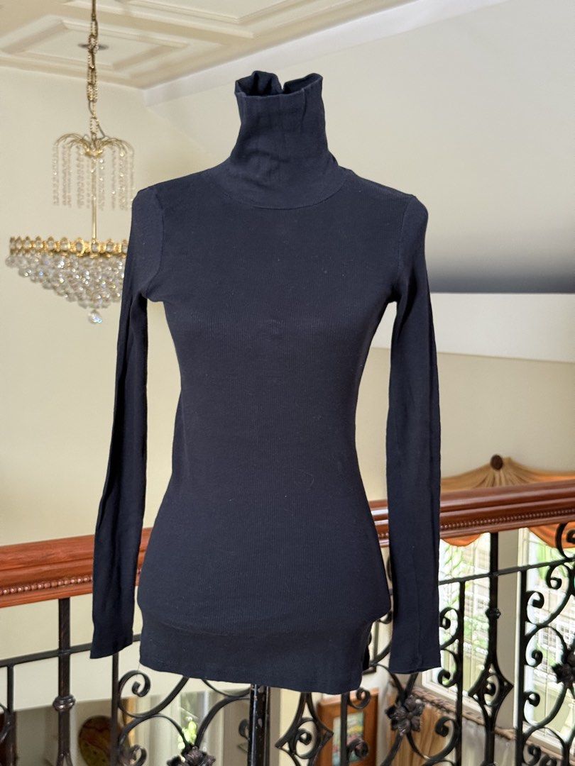 Black Top Turtle Neck Longsleeves (Category: Longsleeves) located in Makati City. Submitted by VersatileBabe (Listing ID 1454942908, Image 3). Description: .