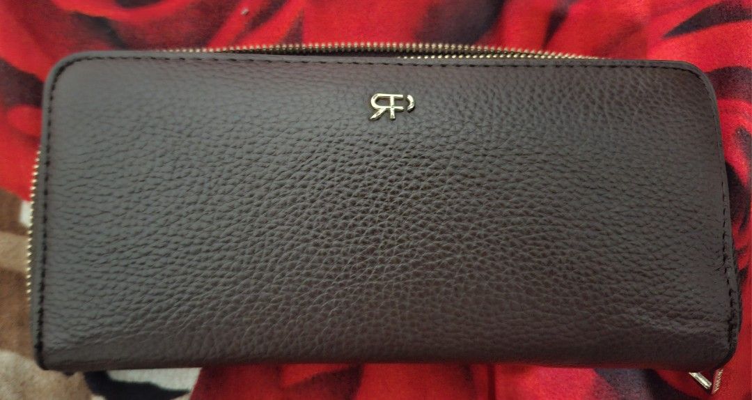 Brown Leather Zip Around Wallet with Gold Logo (Category: Wallets & Card holders) located in Muntinlupa City. Submitted by abunching (Listing ID 1454908312, Image 1). Description: - Rich brown leather wallet - Elegant gold zipper closure - Prominent gold logo on the front - Ample card slots for all your cards - Multiple compartments for bills and essentials - Includes a small zippered pocket for coins or small items - Perfect for keeping your cas