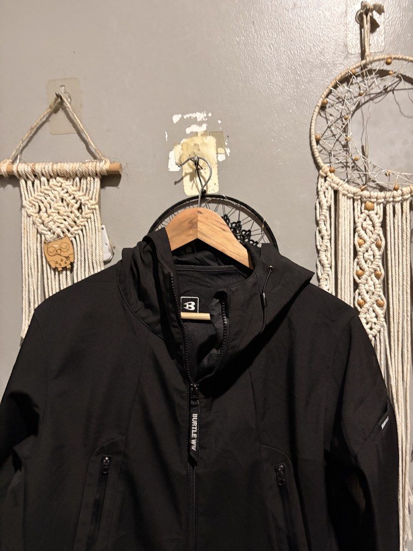 Burtle Soft Shell Jacket (Category: Coats, Jackets and Outerwear) located in Imus. Submitted by noblefish.b1bfd2 (Listing ID 1454847814, Image 2). Description: Burtle Soft Shell Large 22x27.