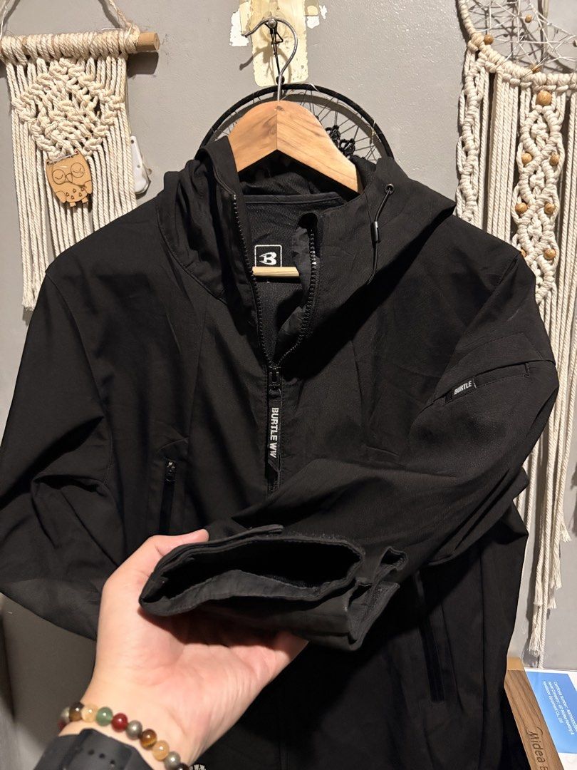 Burtle Soft Shell Jacket (Category: Coats, Jackets and Outerwear) located in Imus. Submitted by noblefish.b1bfd2 (Listing ID 1454847814, Image 3). Description: Burtle Soft Shell Large 22x27.