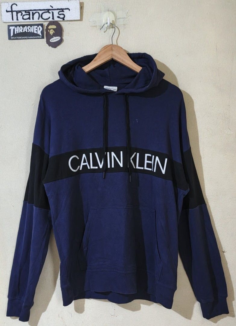 CALVIN KLEIN (Category: Coats, Jackets and Outerwear) located in Sipocot. Submitted by quickpickstuff (Listing ID 1454795987, Image 1). Description: XL ON TAG 23X30 IN GREAT CONDITION.