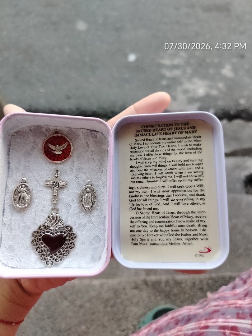 Catholic shrine altar Devine mercy (Category: Religious Items) located in Manila. Submitted by billionare (Listing ID 1454840715, Image 2). Description: Catholic shrine pocket altar Devine mercy is a symbol of faith, devotion and comfort protection of all evil or accident easy to carry anytime and anywhere perfect gift.