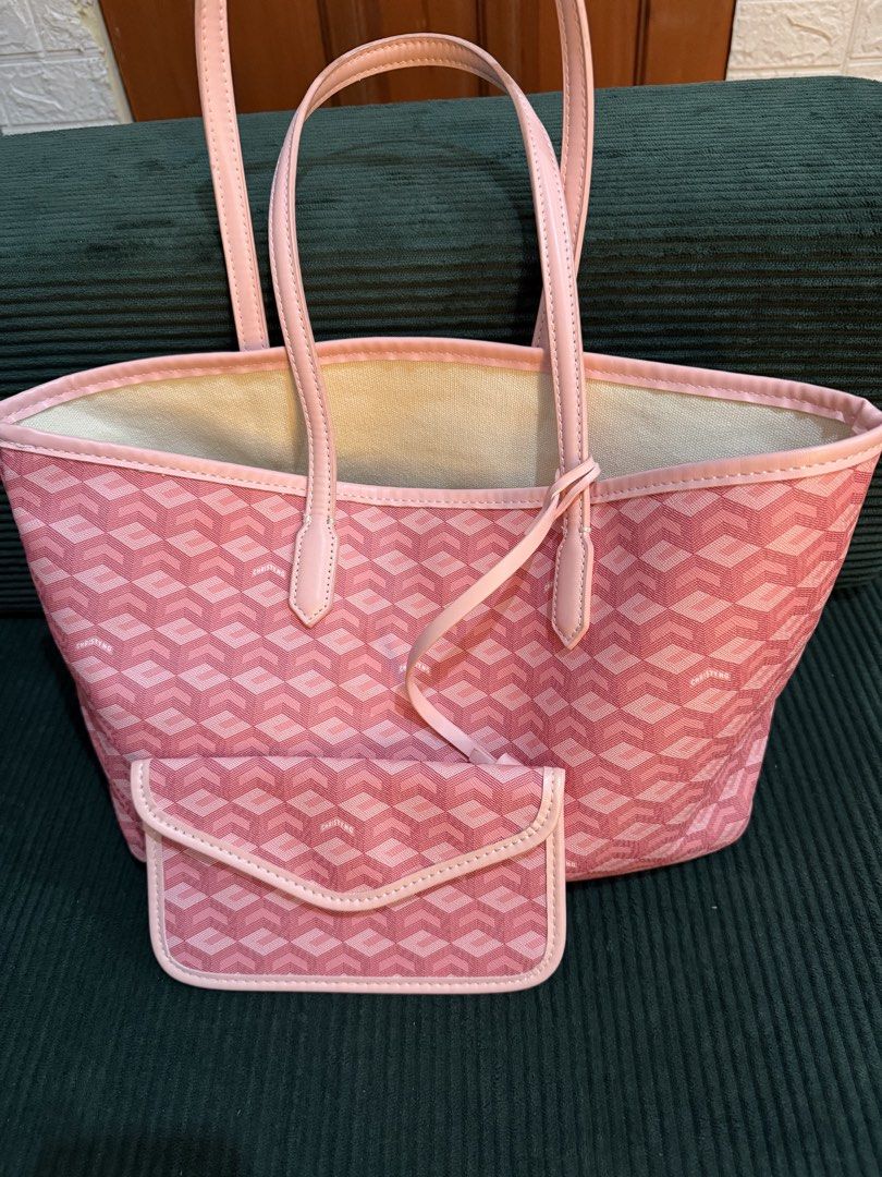 Christy Ng Russo Medium Tote in Pink (Category: Tote Bags) located in Calamba. Submitted by kysells_ (Listing ID 1454821389, Image 1). Description: - RFS : Was a gift, don’t like pink that much.