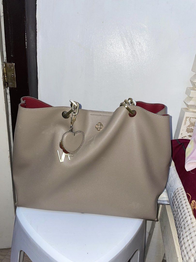 CLN Shoulder Bag (Category: Tote Bags) located in Manila. Submitted by chuchacale_0729 (Listing ID 1454868207, Image 2). Description: CLN Shoulder Bag. In good condition with all zippers working and interior is clean and intact. No stains and minimal scratches. .