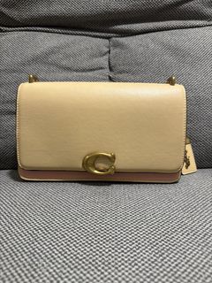 (Category: ) located in . Submitted by mycloset_saab (Listing ID 1454769046, Image 1). Description: .