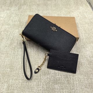 (Category: ) located in . Submitted by fashion.luxe.collection (Listing ID 1454814702, Image 1). Description: .