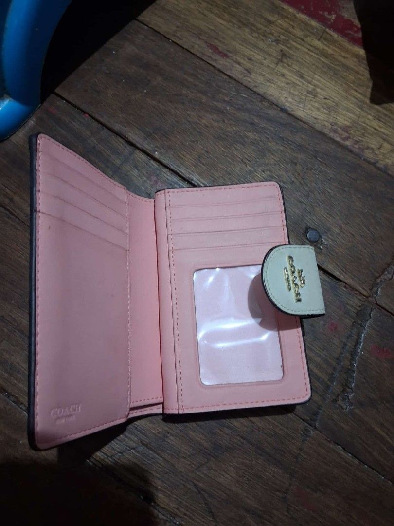Coach Floral Print Bifold Wallet (Category: Wallets & Card holders) located in Muntinlupa City. Submitted by abunching (Listing ID 1454928844, Image 2). Description: - Coach bifold wallet (not original) - Adorable floral print design - Classic brown signature canvas exterior - Pretty pink interior - Multiple card slots for organization - Convenient zip coin pocket - Secure snap closure - Perfect for everyday essentials - Shows minor signs of wear