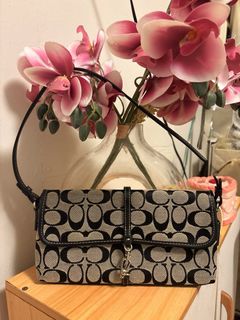 (Category: ) located in . Submitted by chic_coach (Listing ID 1454877319, Image 1). Description: .