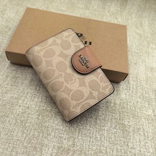 (Category: ) located in . Submitted by fancycollzstore (Listing ID 1454938292, Image 1). Description: .