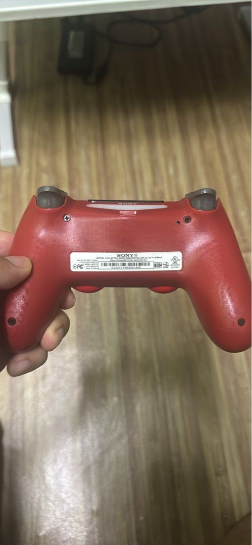 Controller ps4 (Category: Controllers) located in Kluang. Submitted by ziqmann2 (Listing ID 1454893776, Image 2). Description: Cod kluang johor Jauh post Condition masih baik.