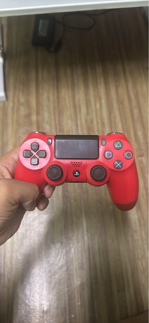 Controller ps4 (Category: Controllers) located in Kluang. Submitted by ziqmann2 (Listing ID 1454893776, Image 1). Description: Cod kluang johor Jauh post Condition masih baik.