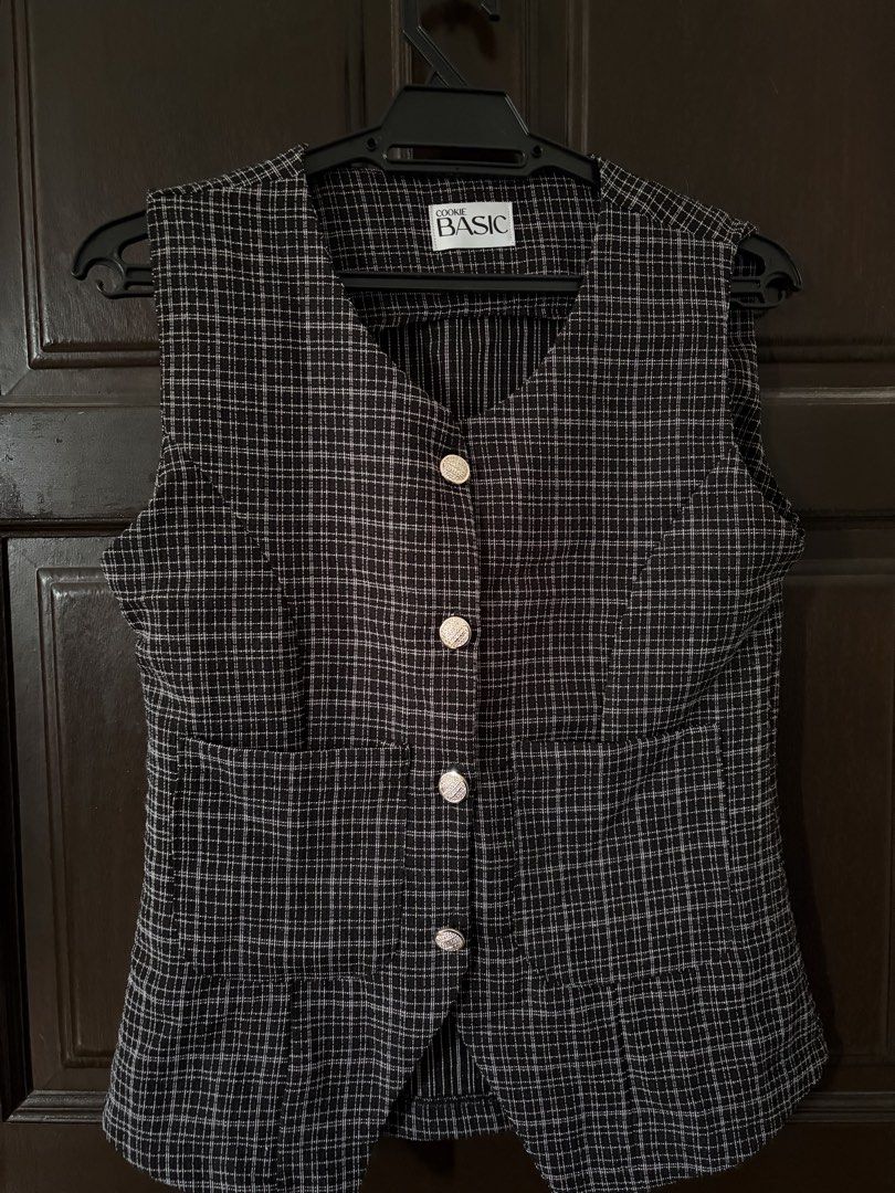 Cookie Basic Plaid Vest (Category: Sleeveless) located in Semenyih. Submitted by nianyaz (Listing ID 1454804725, Image 1). Description: - Brand: Cookie Basic - Color: Black and white plaid - Style: Vest - Features: Button-up front, two front pockets - Lining: Fully lined with pinstripe fabric - Versatility: Great layering piece for any outfit - Look: Sharp and put-together Size xs-s Bust <36inch .