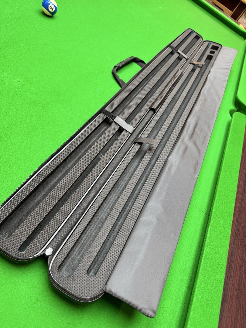 Cue case (Category: Billiards & Bowling) located in Singapore. Submitted by tinghauchi30519 (Listing ID 1454855293, Image 3). Description: Good for 3 full cue and 1 jump cue. Plus free chalk and gloves .