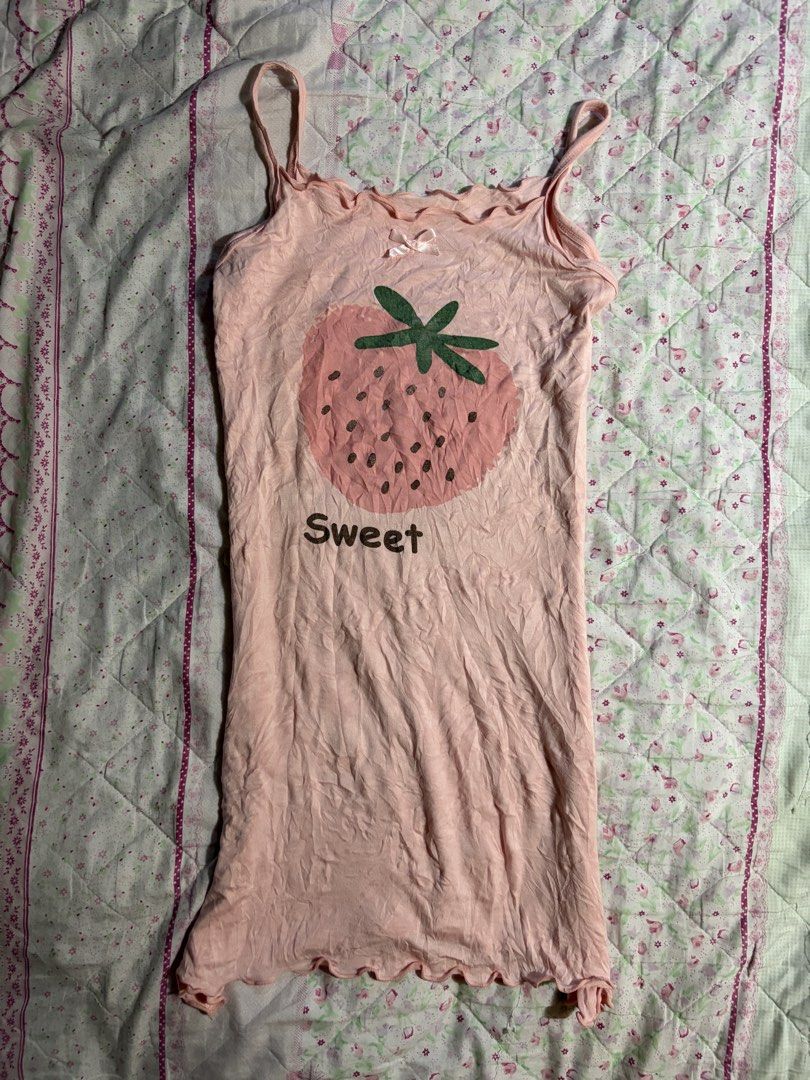 Cute Pink Strawberry Cami Top 🍓 (Category: Sleeveless) located in Muntinlupa City. Submitted by herellas0504 (Listing ID 1454763338, Image 1). Description: Cute Pink Strawberry Cami Top 🍓 Mine: 180 no issue pretty irl smm! xs-med.