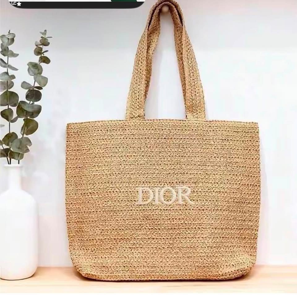 D I O R GWP Raffia Bag (Category: Tote Bags) located in Paranaque City. Submitted by cheesecake07 (Listing ID 1454943797, Image 2). Description: 🌟 D ! O R Gift With Purchase Raffia Bag D!or exclusive GWP tote bag Perfect for daily errands, beach trips, or a chic carry-all 😍 🏷️ 1,250 each.