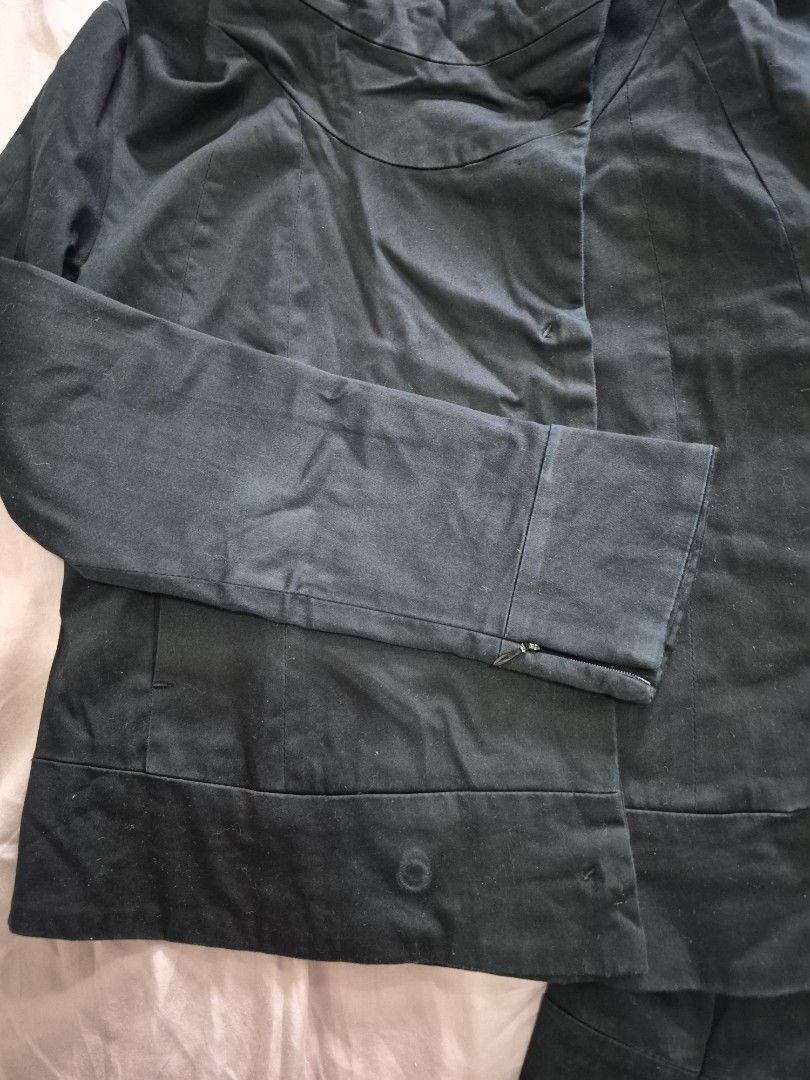 Jacket (Category: Coats, Jackets and Outerwear) located in Singapore. Submitted by lis2025 (Listing ID 1454837297, Image 3). Description: - 100% cotton - Stylish black jacket - Unique high collar design - Button front closure - Two functional front.