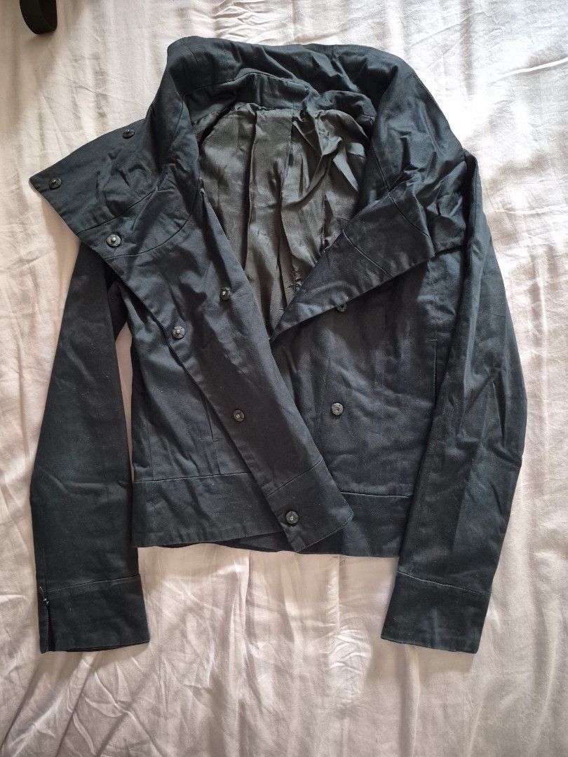 Jacket (Category: Coats, Jackets and Outerwear) located in Singapore. Submitted by lis2025 (Listing ID 1454837297, Image 2). Description: - 100% cotton - Stylish black jacket - Unique high collar design - Button front closure - Two functional front.