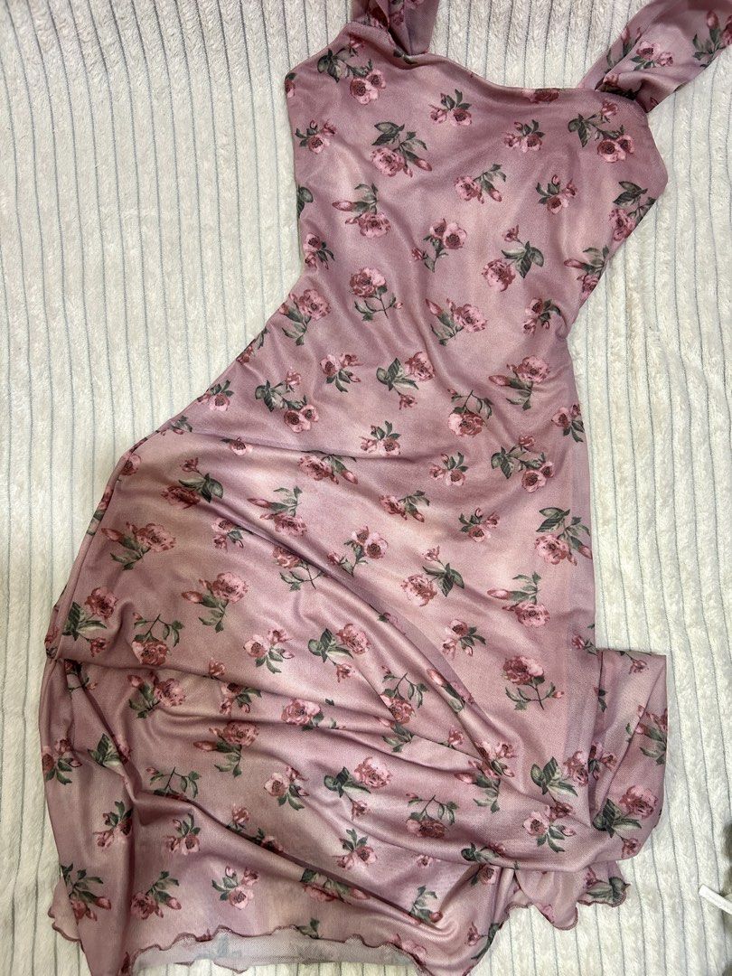 Decluttering items (Category: Dresses) located in Pasig City. Submitted by sheilamay210 (Listing ID 1454942860, Image 2). Description: 150-450.