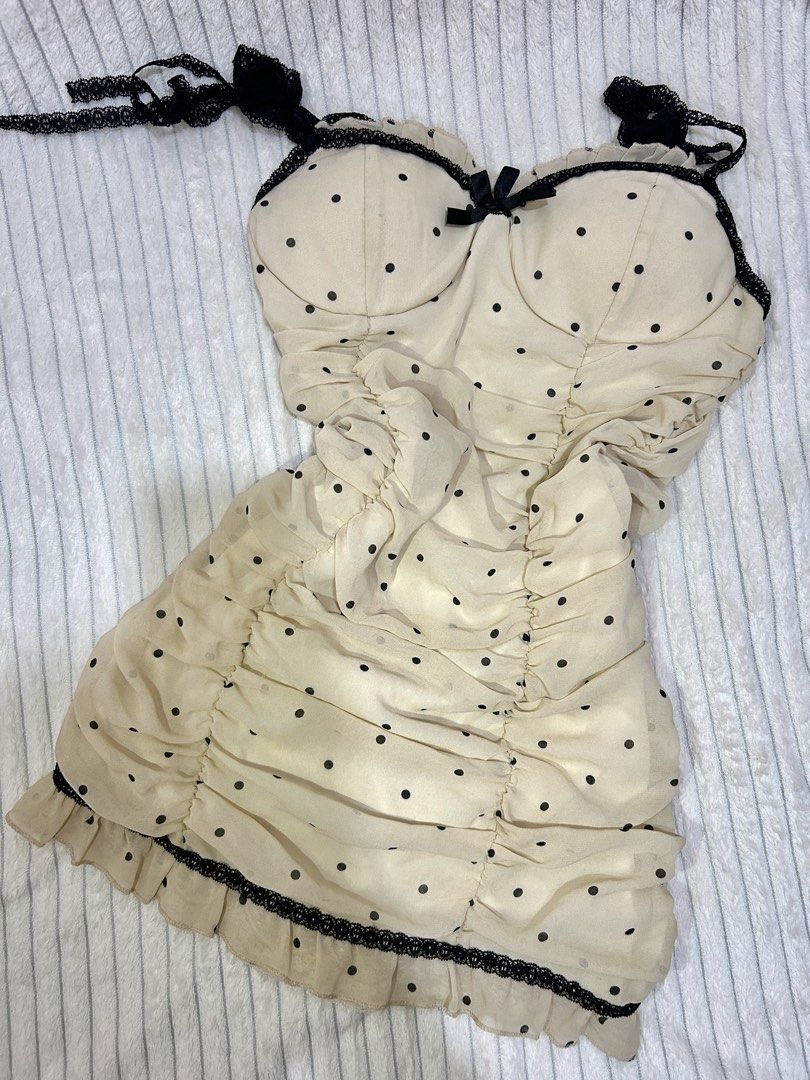 Decluttering items (Category: Dresses) located in Pasig City. Submitted by sheilamay210 (Listing ID 1454942860, Image 3). Description: 150-450.